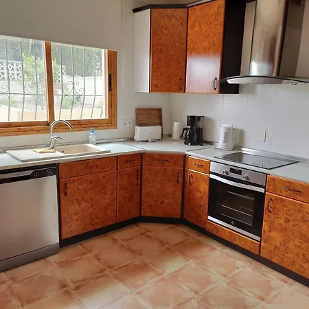 Mit Grossem Privatpool Und Herrlichem Meerblick Mit 4 Schlafzimmern Fuer Bis Zu 8 Personen Holiday home Calpe