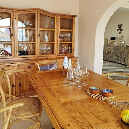 Mit Grossem Privatpool Und Herrlichem Meerblick Mit 4 Schlafzimmern Fuer Bis Zu 8 Personen *