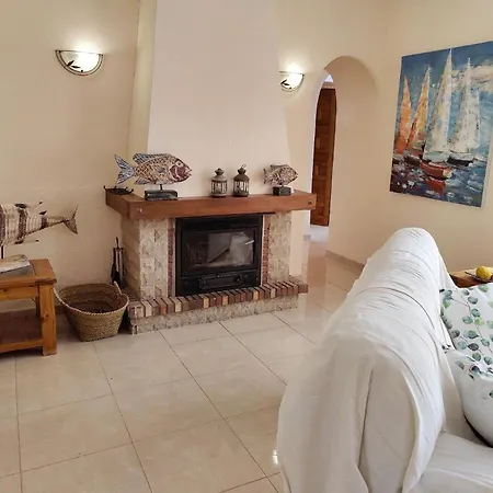 Mit Grossem Privatpool Und Herrlichem Meerblick Mit 4 Schlafzimmern Fuer Bis Zu 8 Personen