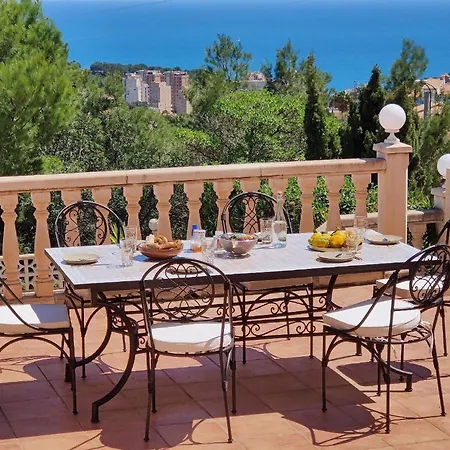 Mit Grossem Privatpool Und Herrlichem Meerblick Mit 4 Schlafzimmern Fuer Bis Zu 8 Personen 別荘 カルプ